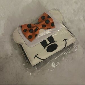 NWT Loungefly Ghost Minnie Glow in the Dark Wallet